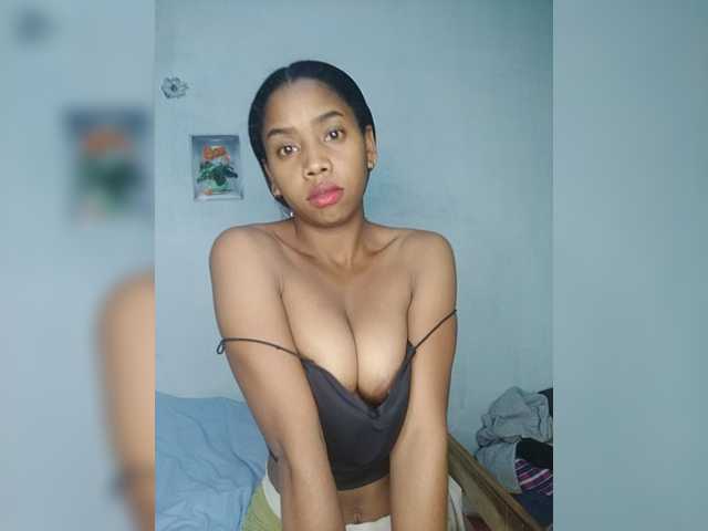 Elynah07 live cam on BongaCams