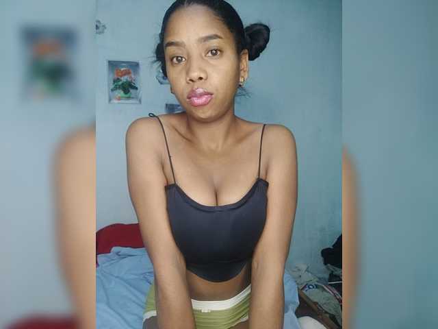 Elynah07 live cam on BongaCams