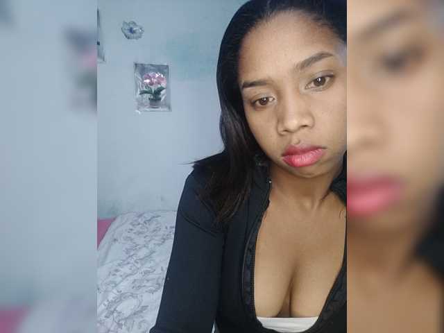 Elynah07 live cam on BongaCams