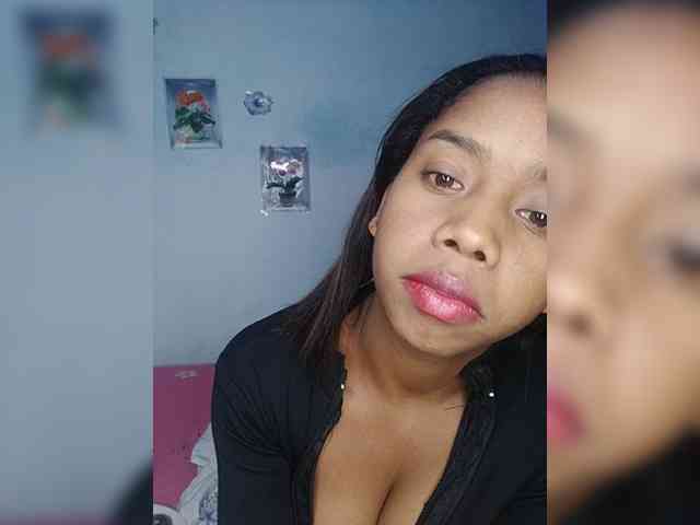 Elynah07 webcam
