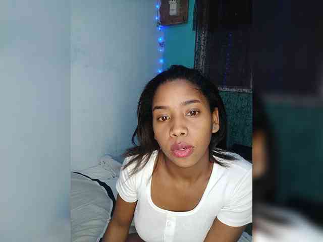 Elynah07 webcam