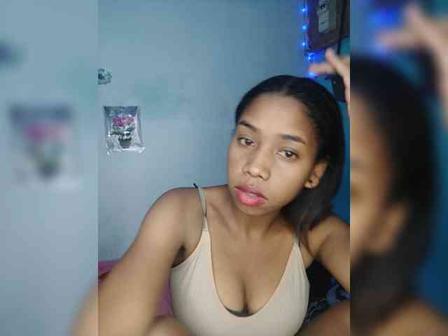 Elynah07 webcam