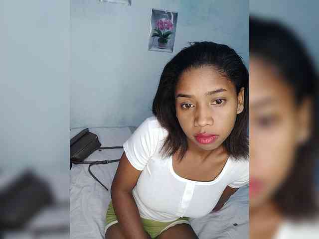 Elynah07 webcam
