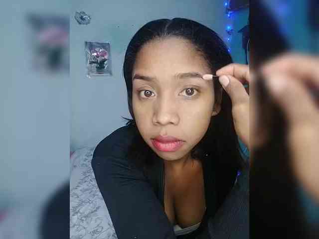 Elynah07 webcam