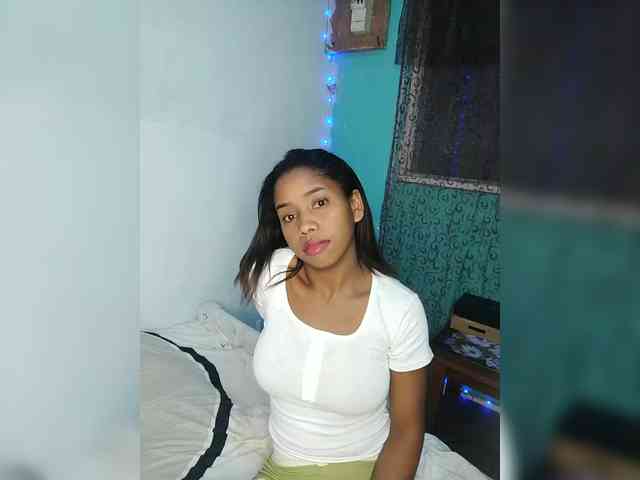 Elynah07 webcam