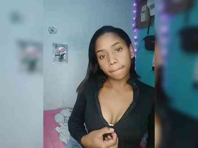 Elynah07 webcam