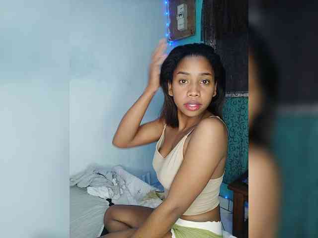 Elynah07 webcam