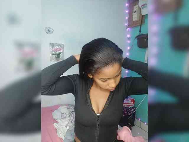 Elynah07 webcam