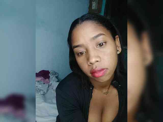 Elynah07 webcam