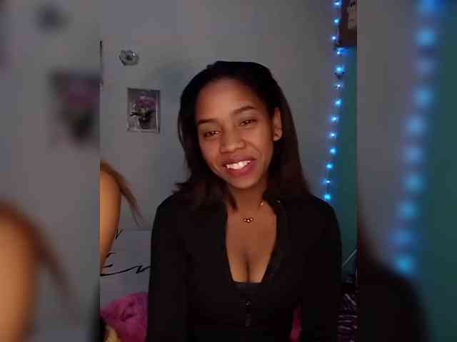 Elynah07 webcam