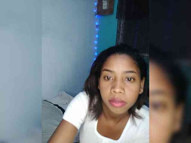 Elynah07 webcam