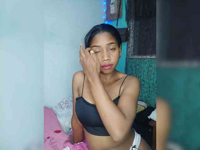 Elynah07 webcam
