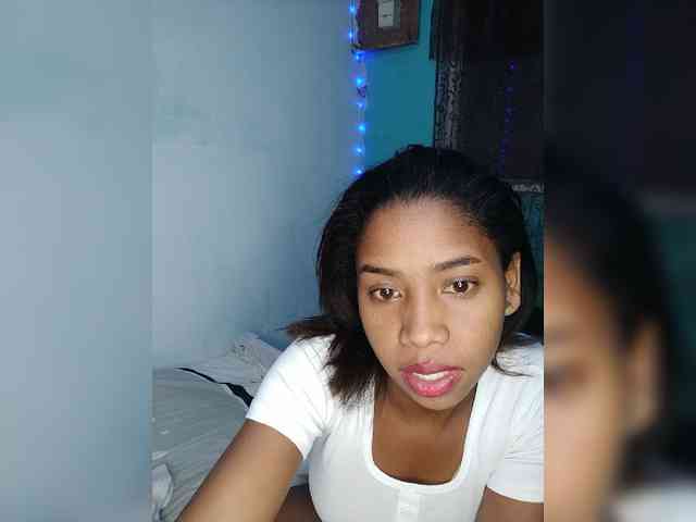 Elynah07 webcam