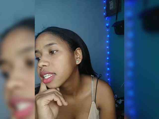 Elynah07 webcam