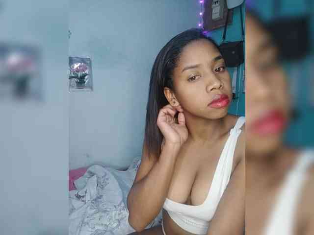 Elynah07 webcam