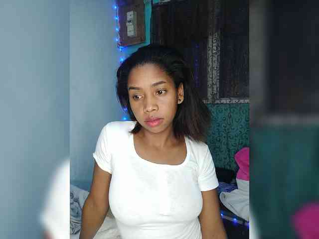 Elynah07 webcam