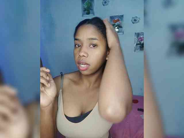 Elynah07 webcam