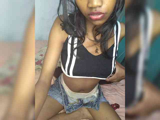 Elynah07 webcam