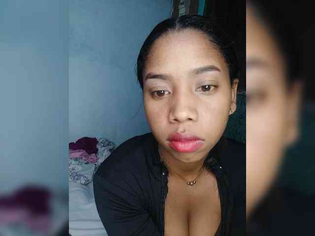 Elynah07 webcam