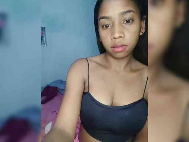 Elynah07 webcam