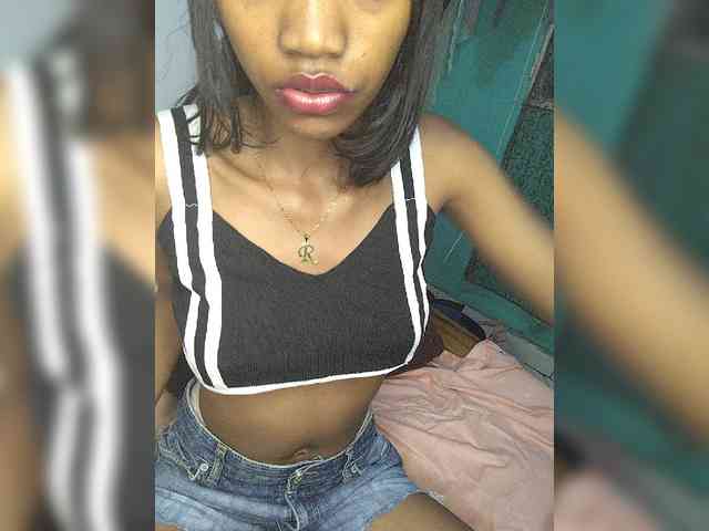 Elynah07 webcam