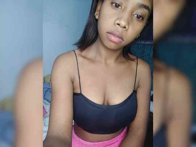 Elynah07 webcam