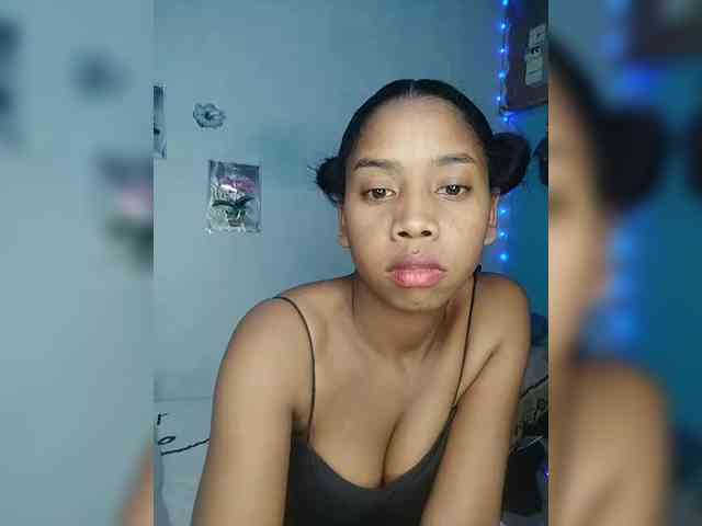 Elynah07 Live Webcam on BongaCams