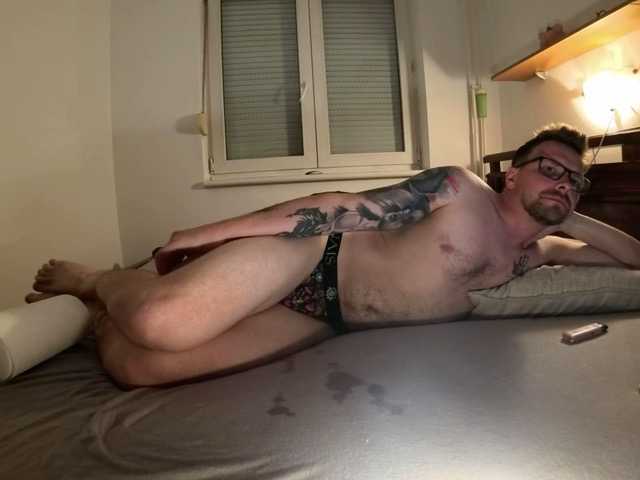 Slave16 — live male cam