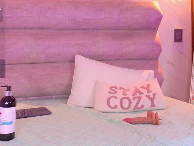 MiaCullens live cam on BongaCams