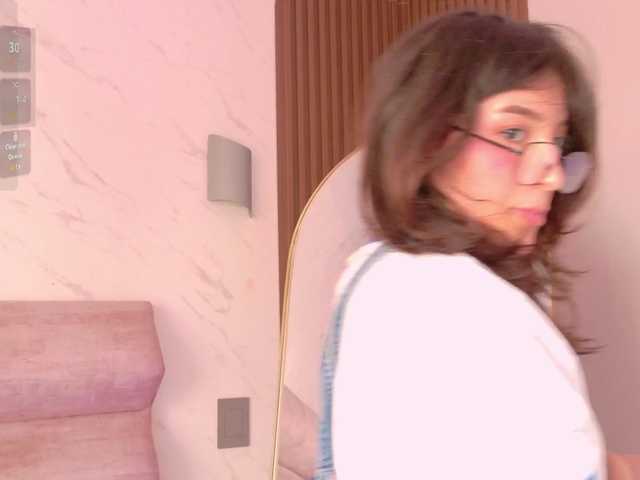MiaCullens live cam on BongaCams