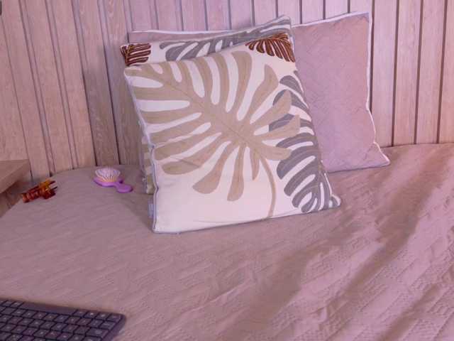 MiaCullens live cam on BongaCams