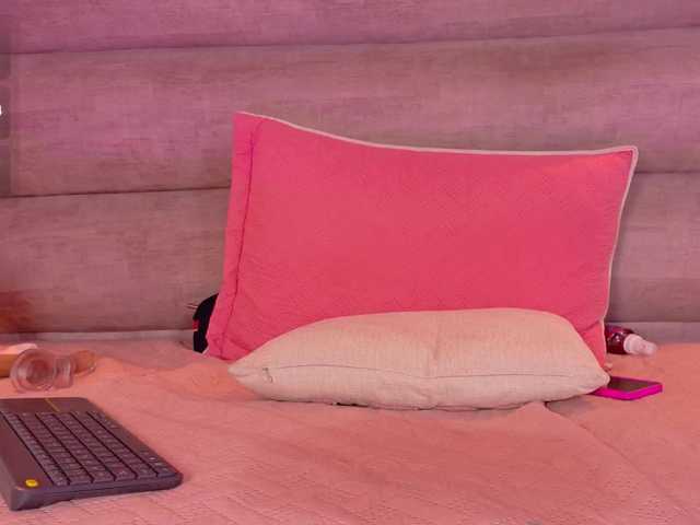 MiaCullens live cam on BongaCams