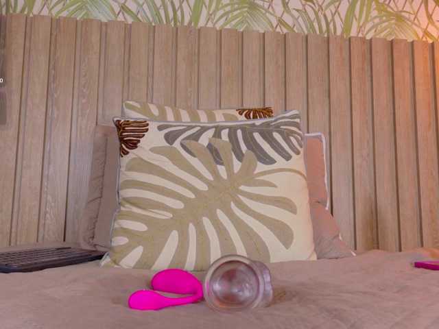 MiaCullens live cam on BongaCams