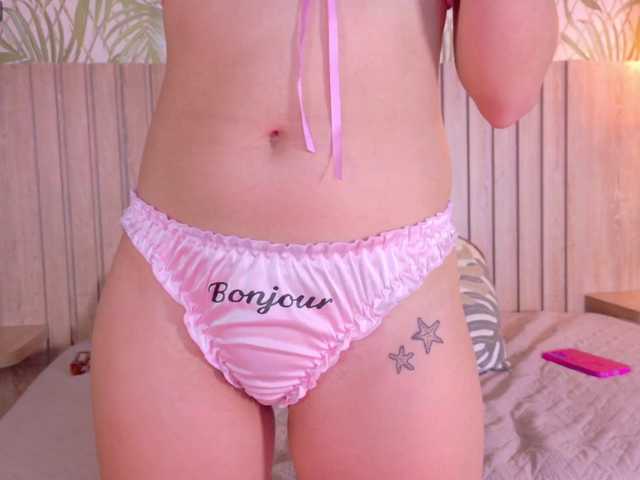 MiaCullens live cam on BongaCams