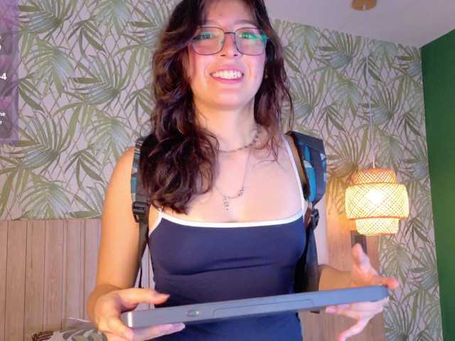 MiaCullens live cam on BongaCams