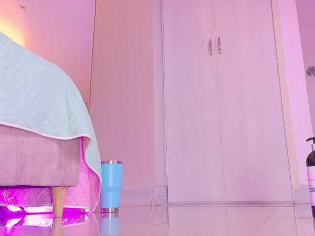 MiaCullens live cam on BongaCams