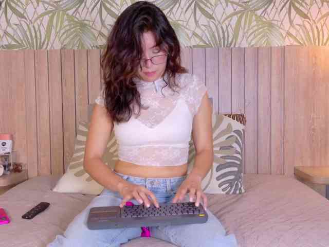 MiaCullens webcam