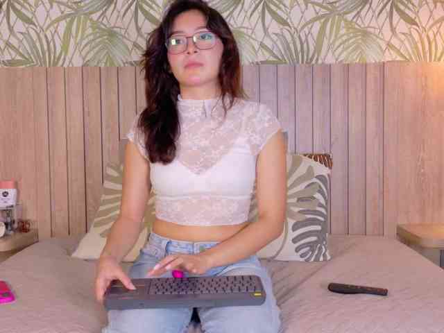 MiaCullens webcam
