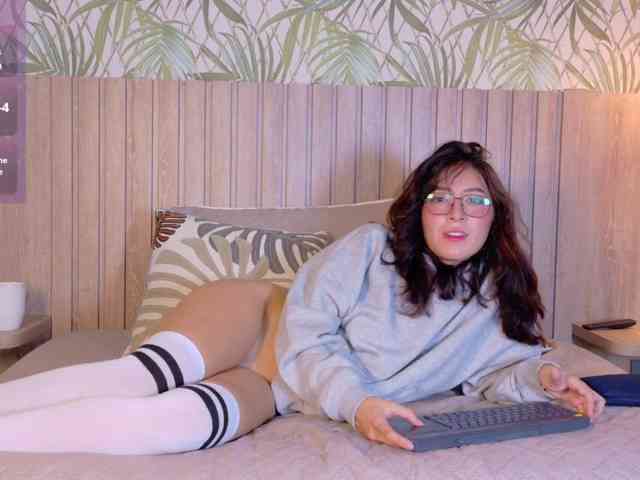 MiaCullens webcam
