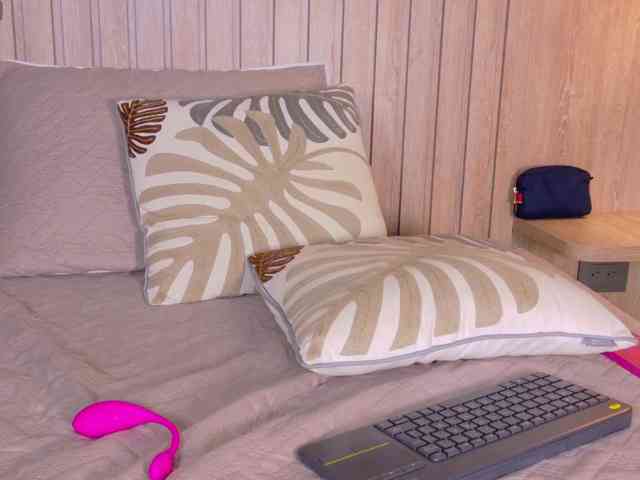 MiaCullens webcam