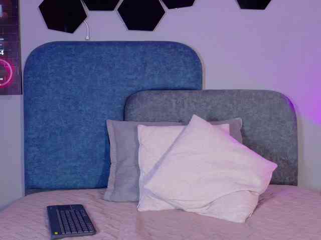 MiaCullens webcam