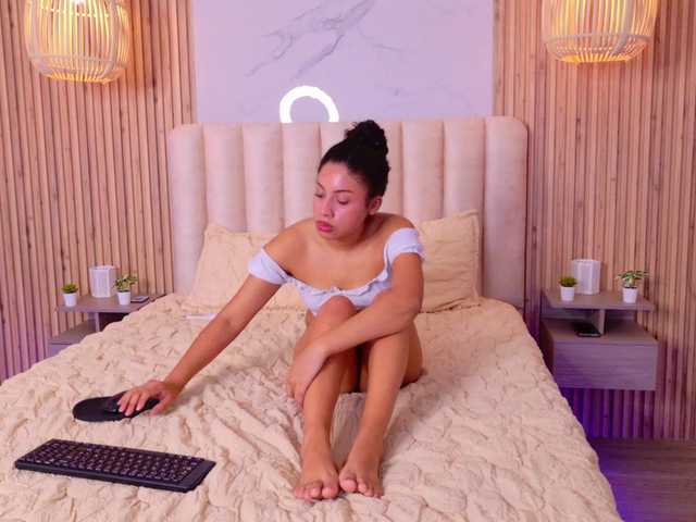 IsabellQuintero live cam on BongaCams