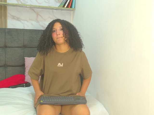 Pearl-Kitty live cam on BongaCams