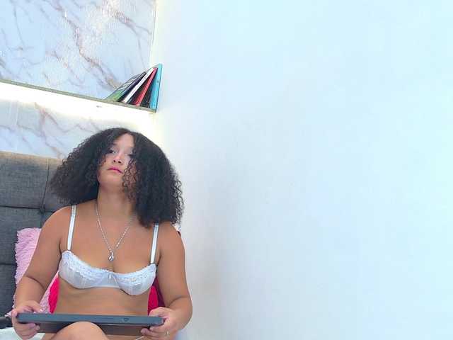 Pearl-Kitty live cam on BongaCams