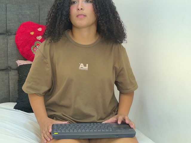Pearl-Kitty live cam on BongaCams