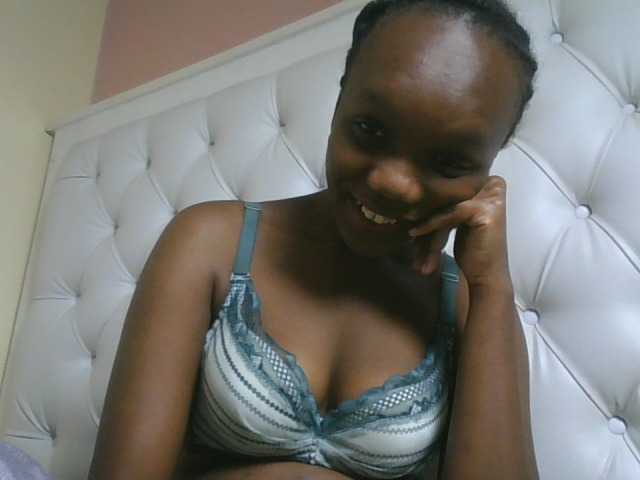Naughtypetite1 live cam on BongaCams