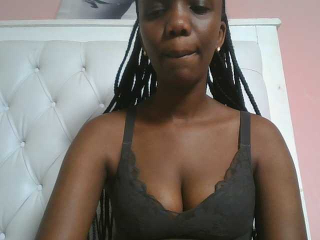 Naughtypetite1 live cam on BongaCams