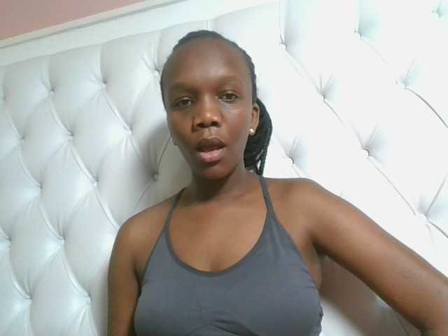 Naughtypetite1 live cam on BongaCams