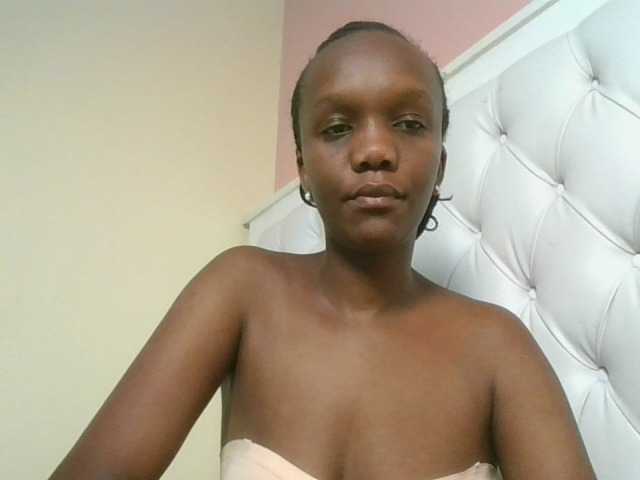 Naughtypetite1 — live female cam