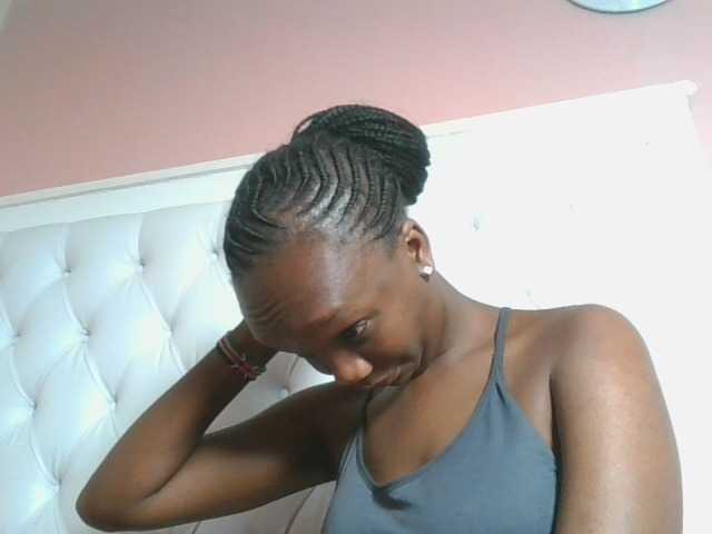 Naughtypetite1 live cam on BongaCams
